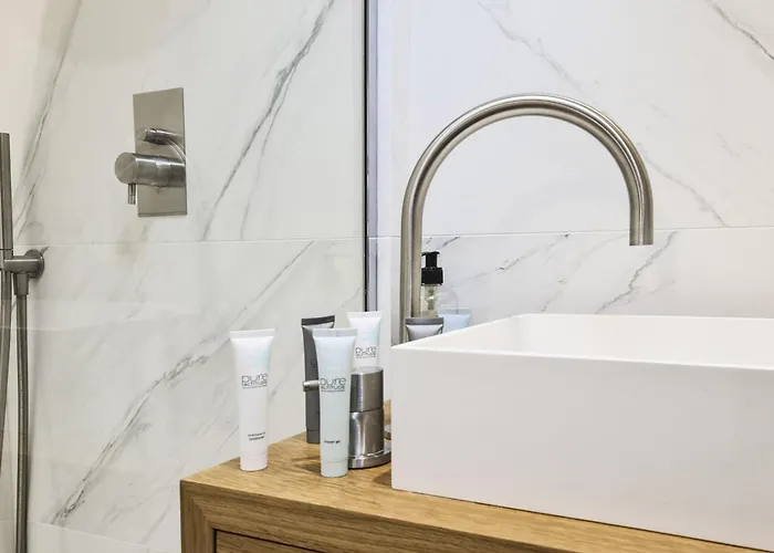 Santa Maria Proche Village