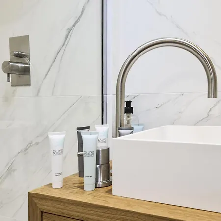 Santa Maria Proche Village